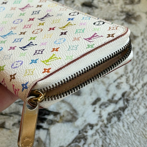 Authentic Rare Multicolour White Zippy Wallet - Picture 3 of 14